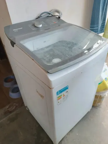 Máquina de lavar roupa usada