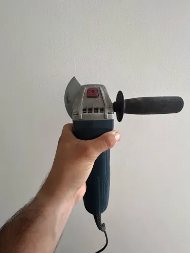 Esmerilhadeira semi nova 300,00