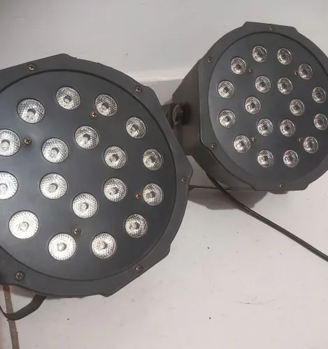 2 Canhões de Luz - PAR LED Briwax 18 RGBW (2 por R$ 145)