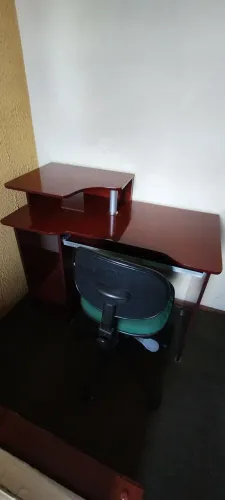 Escrivaninha + cadeira giratória
