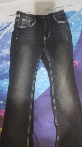 Calça alternativa com estampa gótica