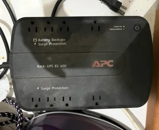 Nobreak APC battery backup + surge protection 