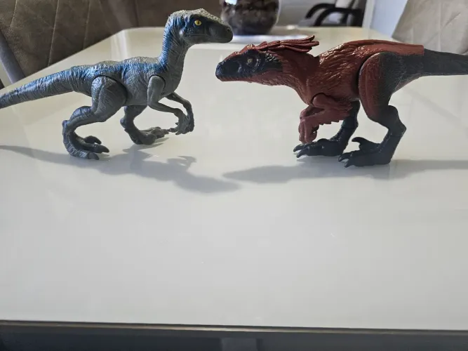 Kit 2 Dinossauros: Blue + Pyroraptor (Jurassic World)
