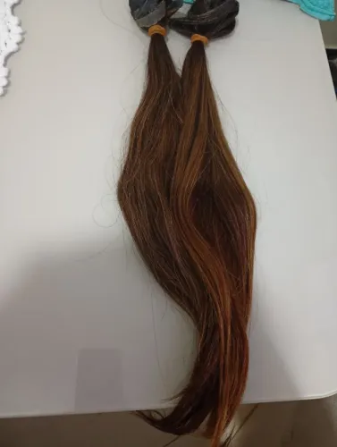 Lindo cabelo humano 50cm aproximadamente 100gr está em faixas fita adesiva.  