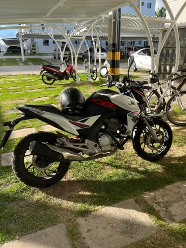 Cb 250f Twister branca 