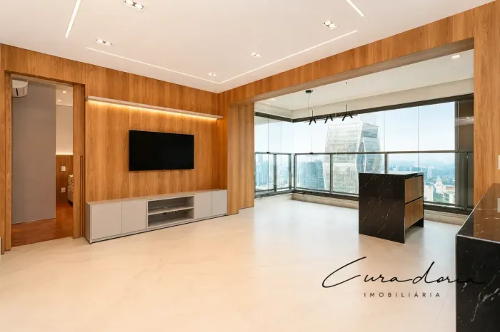 Pinheiros próximo à Faria Lima: 72m² com suíte, vaga e andar alto