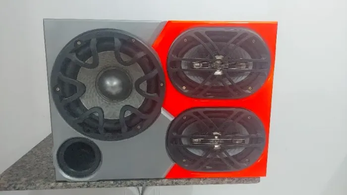 Caixa de som subwoofer, com módulo todo completo, para quem gosta de som qualid