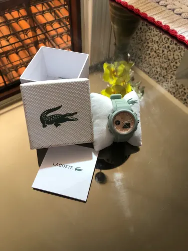Vende-se relógio feminino Lacoste NOVO