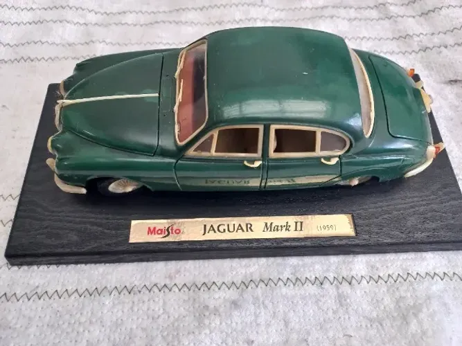 Miniatura maisto jaguar 1959  *