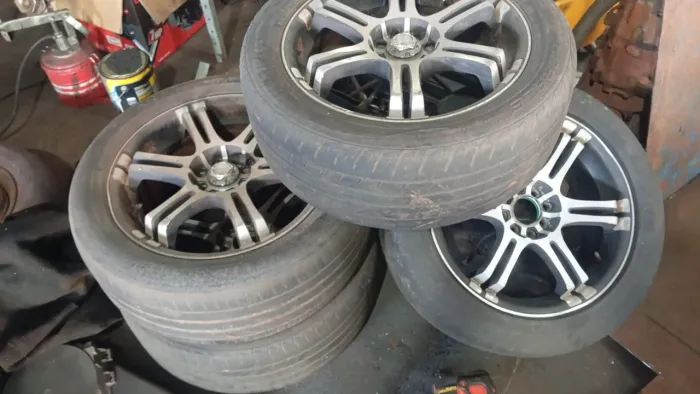 Vendo rodas aro 17 com pneu
