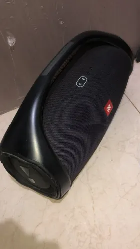 ;BOMBOX 2, JBL, POUCO USADA, COM NF, FONTE, CX, MANUAL. apenas desgaste da borda da boca.