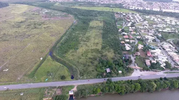 ÁREA 111.937,08 M² VILA DA RAINHA TREVO DE GRUSSAÍ