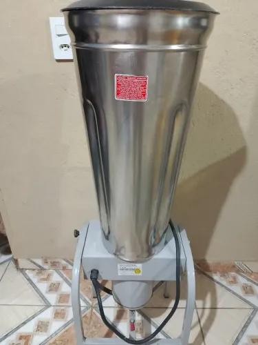 Liquidificador semi novo 