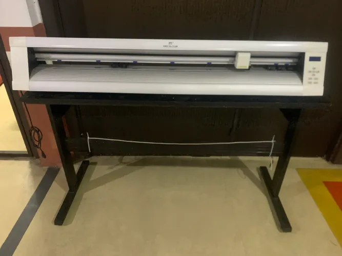 PLOTTER DE RECORTE MECOLOUR - EXCELENTE ESTADO