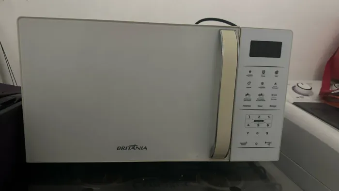 Microondas Britânia 20 L BRANCO 