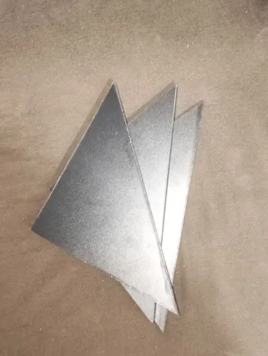 Prateleira triangular