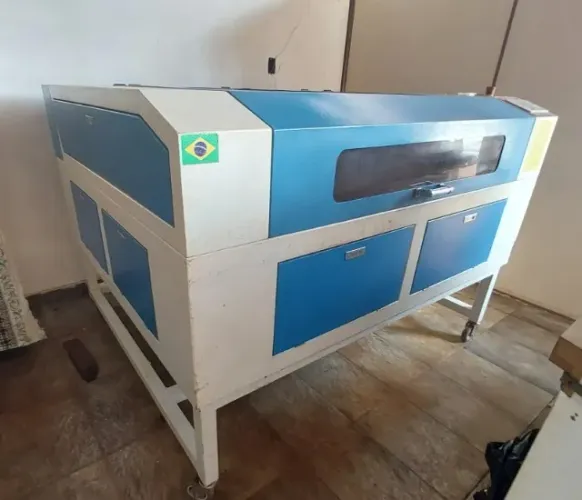 OPORTUNIDADE!!! VENDO MÁQUINA DE CORTE A LASER ECNC 1210