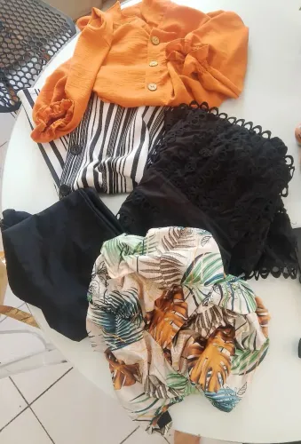 Roupas em bom estado