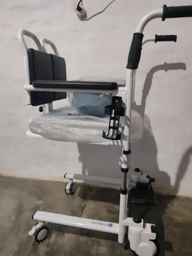 Cadeira De Rodas Higiênica E Tranferência Montserrat JI2000 Branco