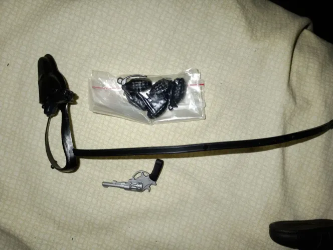 Armas e acessórios variados pro boneco Falcon