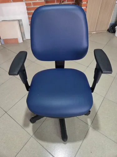 Cadeira de Escritório Ergonômica Giratória Azul - NOVA / SEM USO (Pronta Entrega)