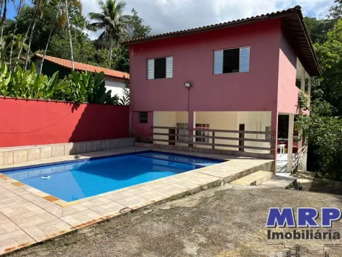 Casa a venda em Ubatuba com piscina, 3 quartos, no bairro do Sertão da Quina próximo a Pra