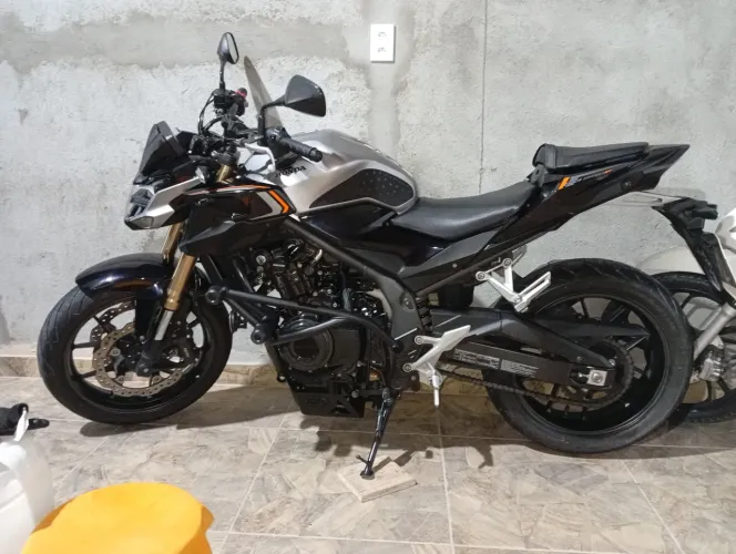 Cb 500f 2023,moto de garagem