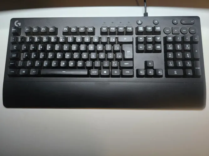 TECLADO LOGITECH G213