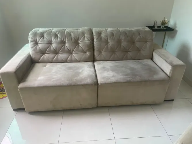 Sofá retrátil super confortável e conservado!