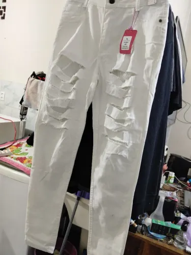 Calça branca pimenta doce feminina com cortes tamanho 42
