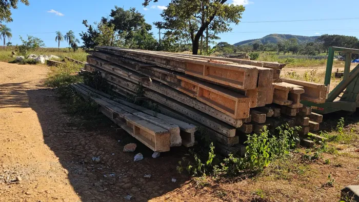 Poste De concreto e madeira 