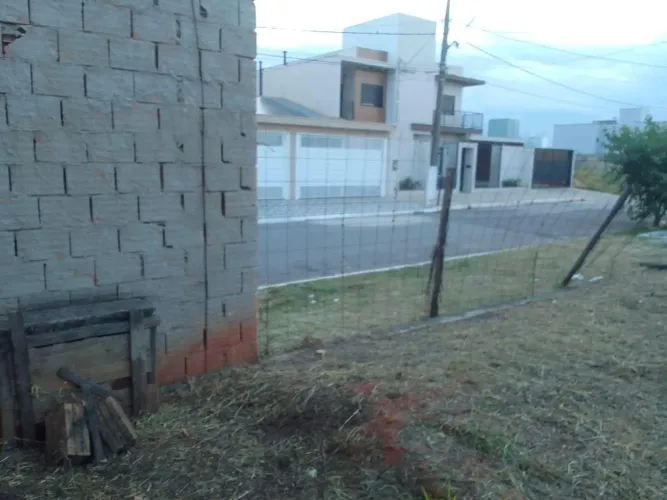 Terreno plano e pronto para construir