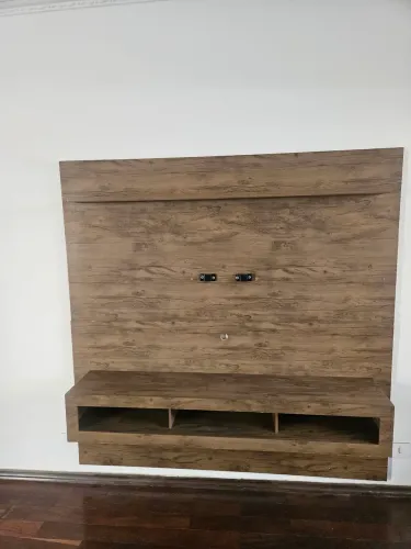 Painel de TV em madeira 1,80 x 1,80