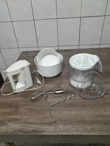 Batedeira Walita e espremedor de frutas seminovo 