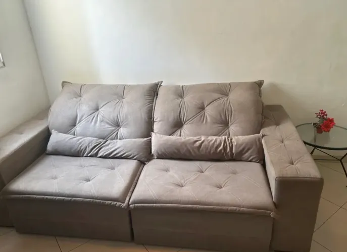 Sofá Retrátil e reclinável Semi Novo