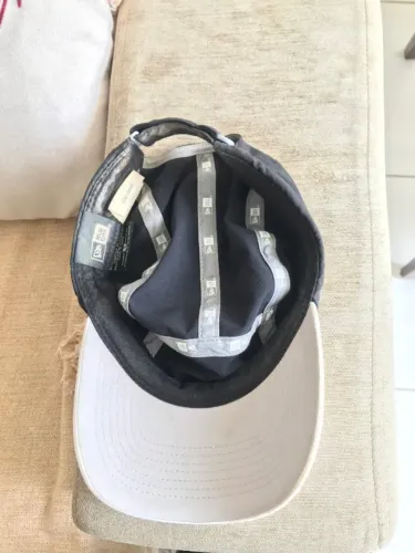 Boné New Era com logo reflexivo - Original, tecido de primeira linha