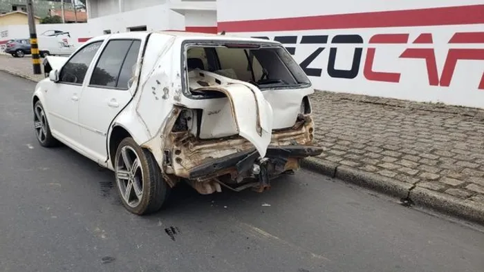 Sucata Golf 1.6 2001, para retirada de peças