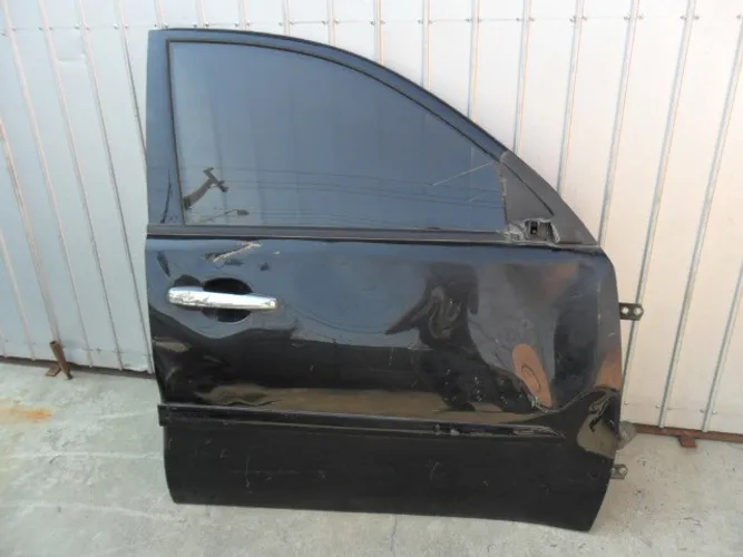 Porta Dianteira Direita L200 Triton Pajero Dakar 2008/16 para conserto apenas porta