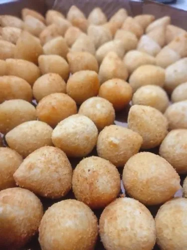 Salgados para festa. Fritos na hora