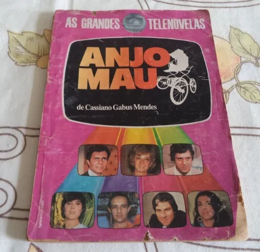 Livro: As Grandes Telenovelas Anjo Mau 1985. Autor: Cassiano Gabus Mendes.
