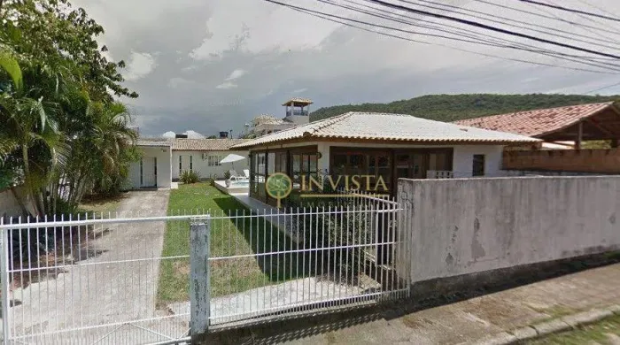 Área de churrasqueira com piscina, 2 quartos e 2 vagas à venda no Campeche.