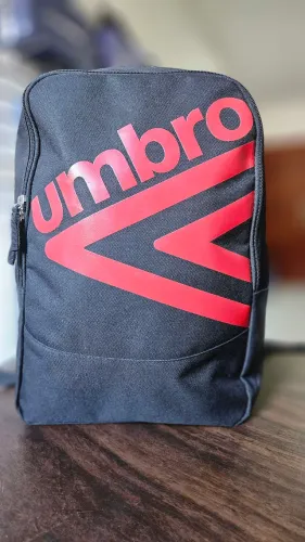 PROMOÇÃO MOCHILA ESPORTIVA UMBRO ORIGINAL R$99.00 AVISTA.