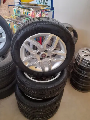 Jogo de rodas aro 16 fiat Grand Siena original pneu pireli 195/55/16l