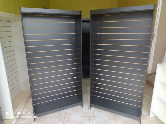 Estante Canaletada preto MDF
