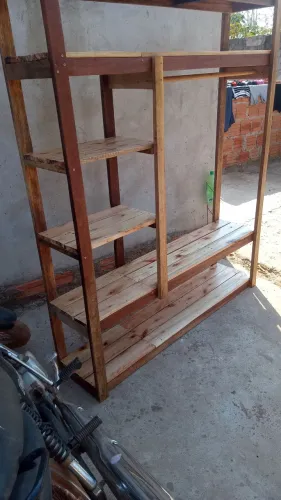 Guarda roupa aberto 