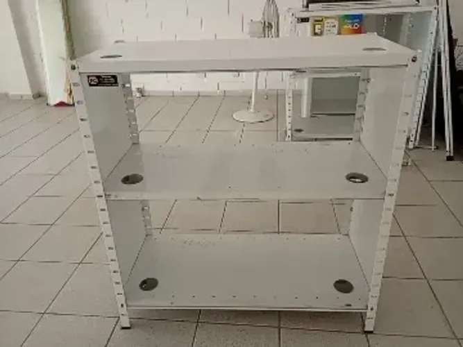 Balcão Metal com vidro
