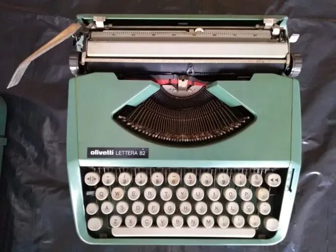 Máquina Escrever Olivetti Lettera 82 funcionando perfeitamente