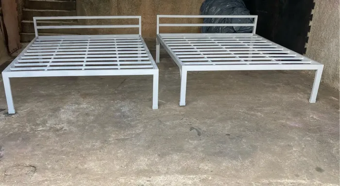 Cama de casal estilo industrial