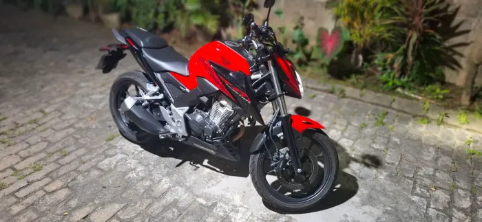 Honda CB Twister 300F 2024 Vermelha