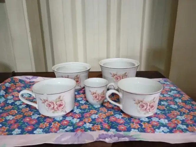 porcelana antiga real todas peças da foto por 80,00